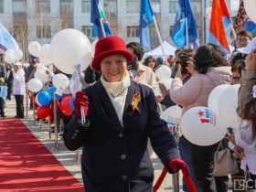 Фоторепортаж: трудовые династии и заслуженных работников Якутии чествовали 1 мая