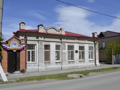 Типография купцов Двойниковых, которая в марте 1918 была национализирована и начала издавать газету "Известия" - орган Ишимского Совета рабочих, солдатских и крестьянских депутатов