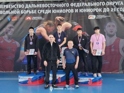 Четверо якутян стали победителями юниорского первенства Дальнего Востока по вольной и женской борьбе