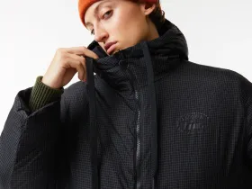 Женская длинная стеганая куртка Lacoste