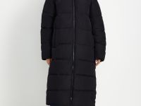 Утепленное пальто с капюшоном