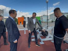 Глава Якутии встретился с юными нерюнгринцами на новой спортплощадке
