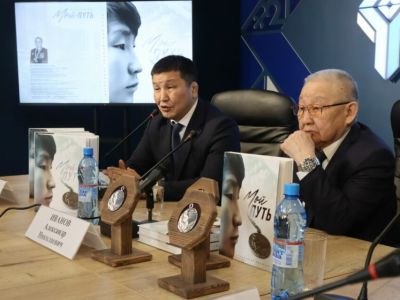 О победах и проигрышах: вышла книга о легендарном якутском борце Александре Иванове