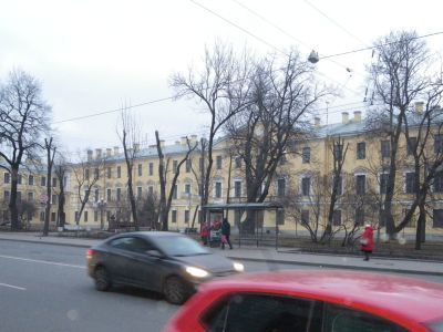 Главное здание с тремя флигелями