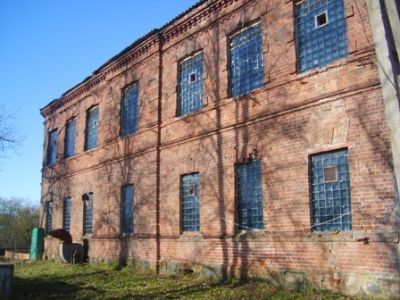 В этом здании в мае 1919 г. находился штаб 3-й стрелковой бригады Красной Армии, командиром бригады был красный генерал Николаев А.П. На здании установлена памятная доска