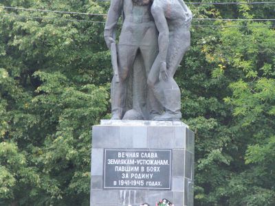 Памятник землякам, погибшим в 1941-45 гг. на фронтах Великой Отечественной войны