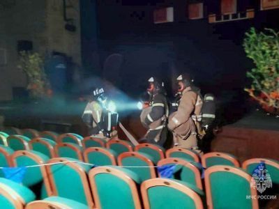 В Нерюнгринском театре кукол прошли пожарно-тактические учения