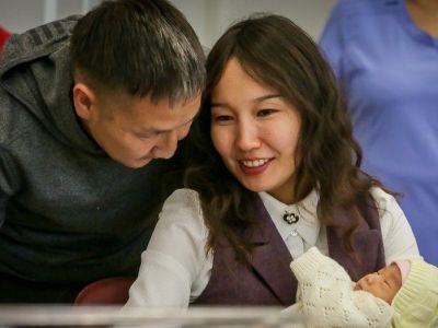 С 2020 года в Якутии увеличатся размеры выплат при рождении или усыновлении ребенка