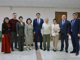 В Якутске с 75-летием поздравили ученого и ликвидатора аварии на ЧАЭС Анатолия Чомчоева
