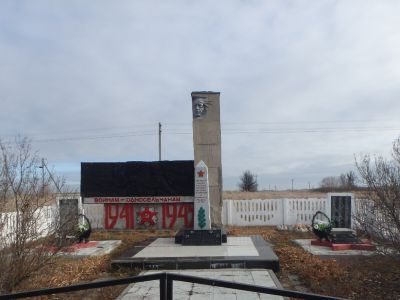 Братская могила советских воинов, погибших в период Сталинградской битвы