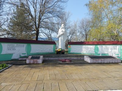 Братская могила красноармейцев, погибших за власть Советов в годы гражданской войны