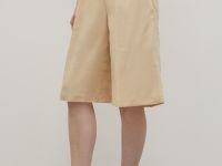 Шорты-бермуды с защипами