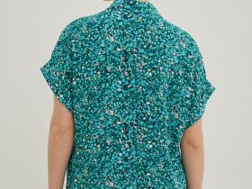 Блузка с коротким рукавом и отложным воротником