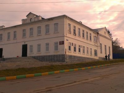 Дом, в котором на 1-м уездном съезде Советов рабочих и крестьянских депутатов 18 января 1918 г. была провозглашена Советская власть в уезде