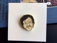 Значок эмалированный Курт Воннегут