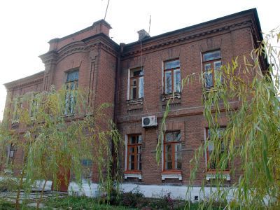 Здание, в котором размещался штаб командующего войсками Спасско-Иманского района с 28 января по 5 апреля 1920 г., где работали И.Певзнер, И.Сибирцев, А.Фадеев и другие известные борцы за власть Советов