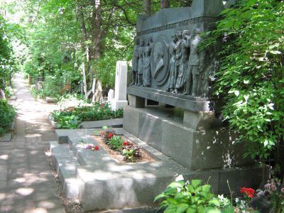 Могила Толстого Алексея Николаевича (1882-1945)