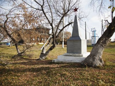 «Братская могила борцов за установление Советской власти»