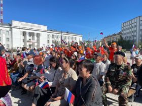 В Якутске торжественно отметили День Государственного флага Российской Федерации