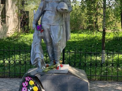 Братская могила № 14, бетонный обелиск