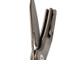 Складной нож Dr.Tech D4281G, сталь M390, рукоять TC4, серый