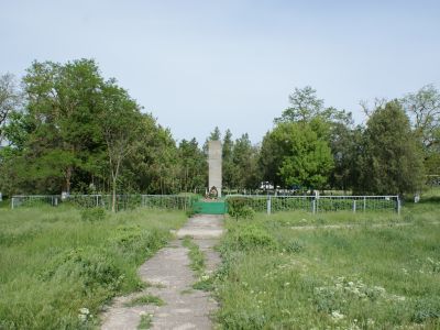 Памятный знак в честь воинов-односельчан, погибших в годы Великой Отечественной войны