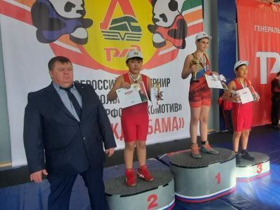 Первые успехи юных борцов из Томмота
