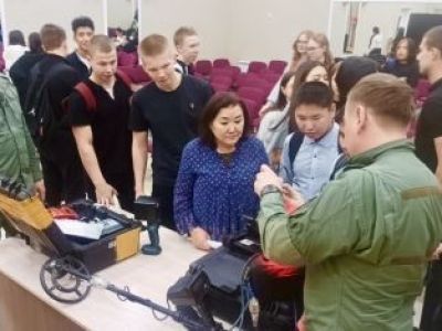 Сотрудники следственного управления Якутии рассказали старшеклассникам о работе следователя-криминалиста