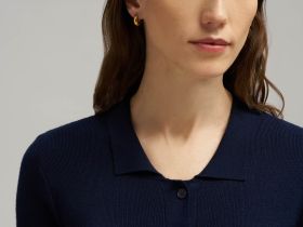 Легкий джемпер-поло приталенного кроя