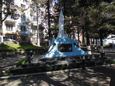 Братская могила советских моряков, погибших в боях с фашистскими захватчиками