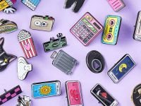 Значок эмалированный "На крючке"