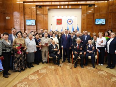 Госнаграды вручили якутянам в преддверии Дня республики