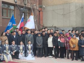 Депутаты Якутской городской Думы возложили цветы к памятникам выдающихся деятелей