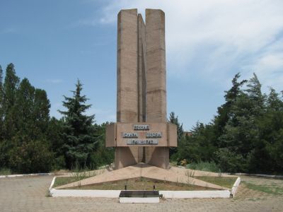 Братская могила советских воинов