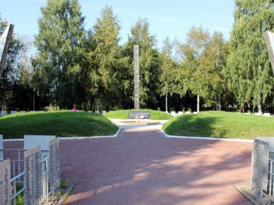 Мемориал «Памяти павших» на месте братского захоронения советских воинов, погибших в 1941-1944 гг.