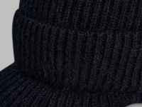 Вязаная шапка с козырьком из шерсти