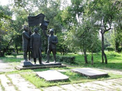 Могила Сургуладзе Сергея Константиновича (1879–1923 гг.), революционера, партийно-советского деятеля