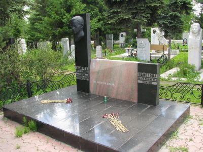 Могила Героя Социалистического Труда, организатора с/х производства Артура Петровича Майорова