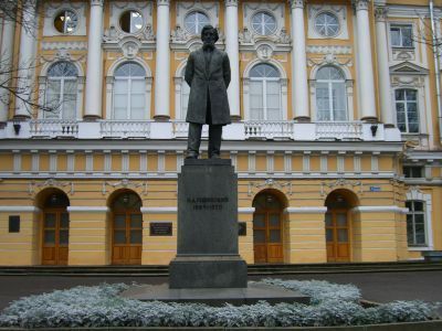 Памятник педагогу Ушинскому К.Д.