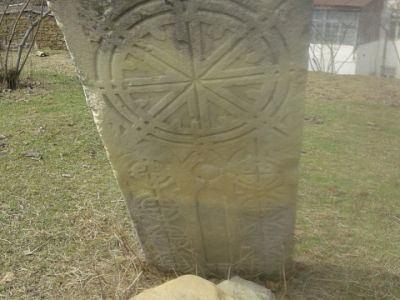 Стела надмогильная