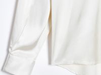 Атласная блуза с нагрудными карманами