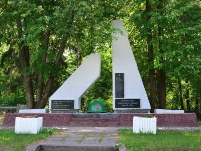 Памятник на могиле воинов, умерших от ран в годы Великой Отечественной войны 1941-1945 гг.