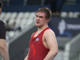 Борец Евгений Аронов завоевал первое для сборной Якутии золото турнира Романа Дмитриева