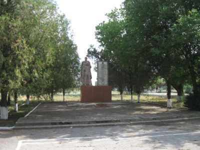Памятный знак в честь воинов-односельчан, погибших в годы Великой Отечественной войны