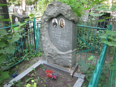 Могила Младенцева Семена Ивановича (1909-1969), генерал-майора, с июня 1941 г. - начальника Московского пехотного училища им. Верховного Совета РСФСР, Героя Советского Союза