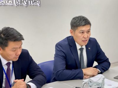 Анатолий Семенов представил коллективу Мининноваций Якутии нового руководителя