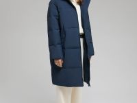 Утепленное стеганое пальто с капюшоном