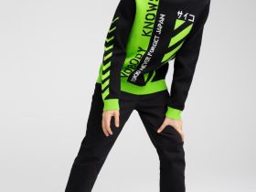 Свитер трикотажный для мальчиков