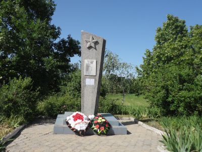 Братская могила красноармейцев, погибших за власть Советов в годы гражданской войны