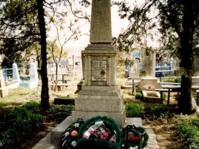 Братская могила 14 советских воинов, погибших в боях с фашистскими захватчиками